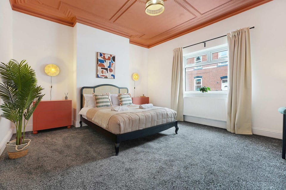 Bed, Photo of the whole room, Bedroom
