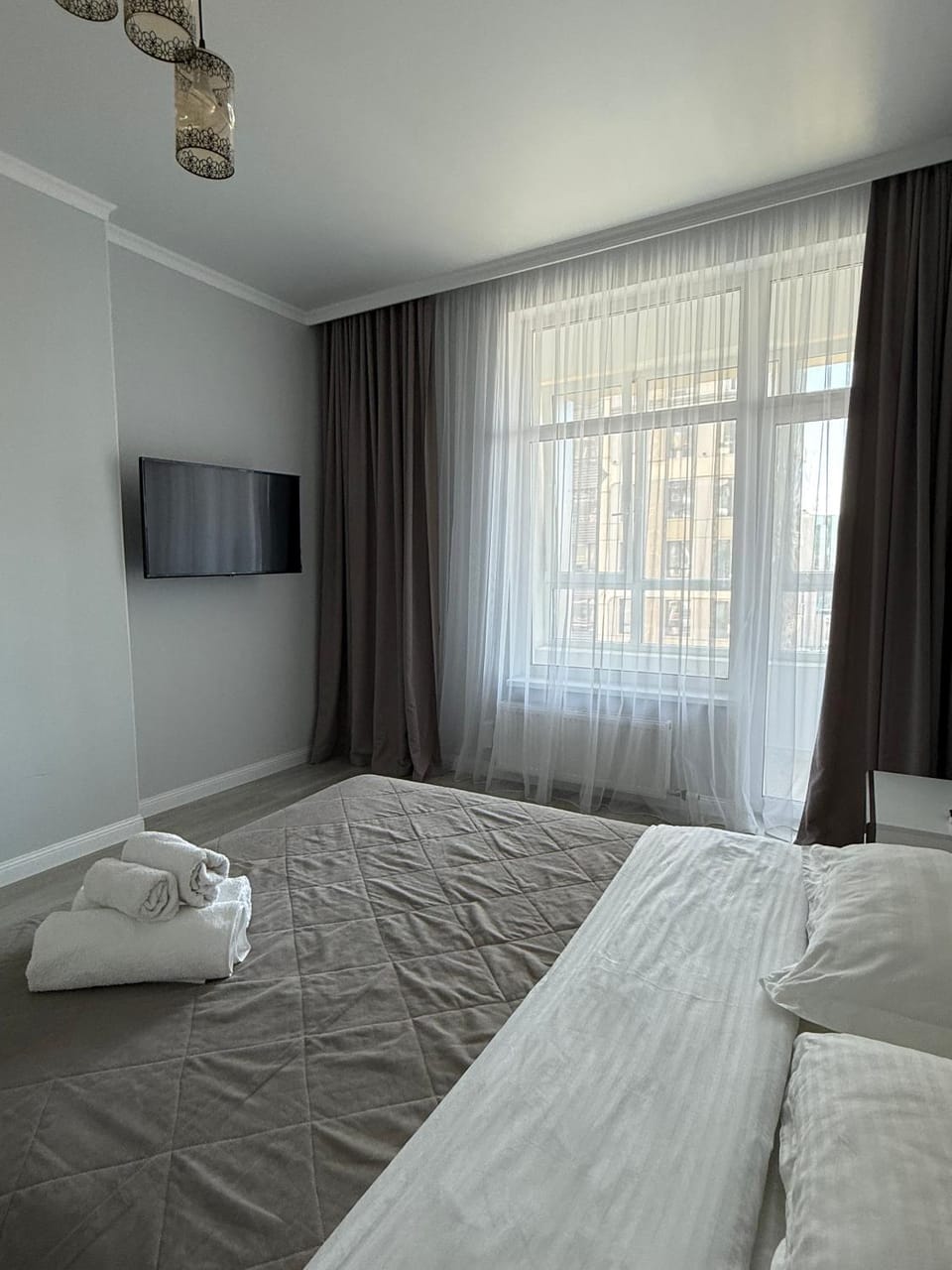 Bed, TV and multimedia, towels, towels