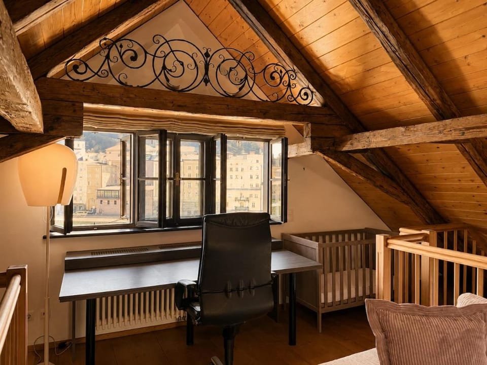 Historic penthouse loft with fortress view Apartment in Salzburg