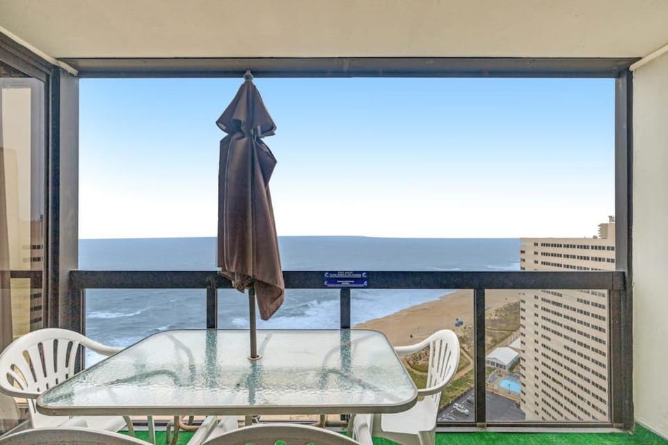 Oceanfront escape with beach access pools sauna tennis & fitness room House in Ocean City
