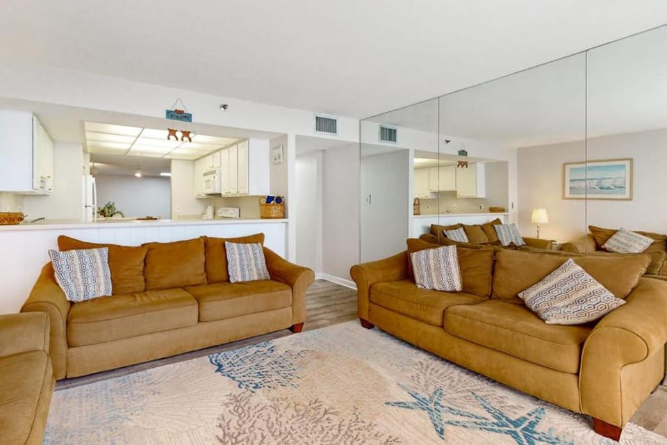 Renovated Oceanfront Century I Condo with Ocean & Bay View WiFi AC Shared Pool House in Ocean City