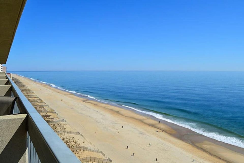 Renovated Oceanfront Century I Condo with Ocean & Bay View WiFi AC Shared Pool House in Ocean City