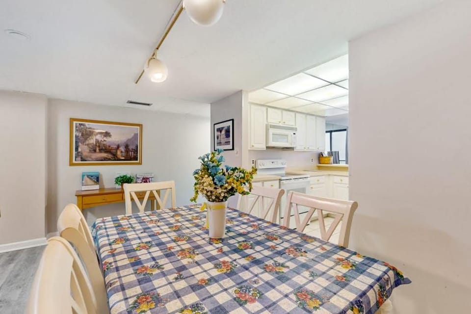 Renovated Oceanfront Century I Condo with Ocean & Bay View WiFi AC Shared Pool House in Ocean City