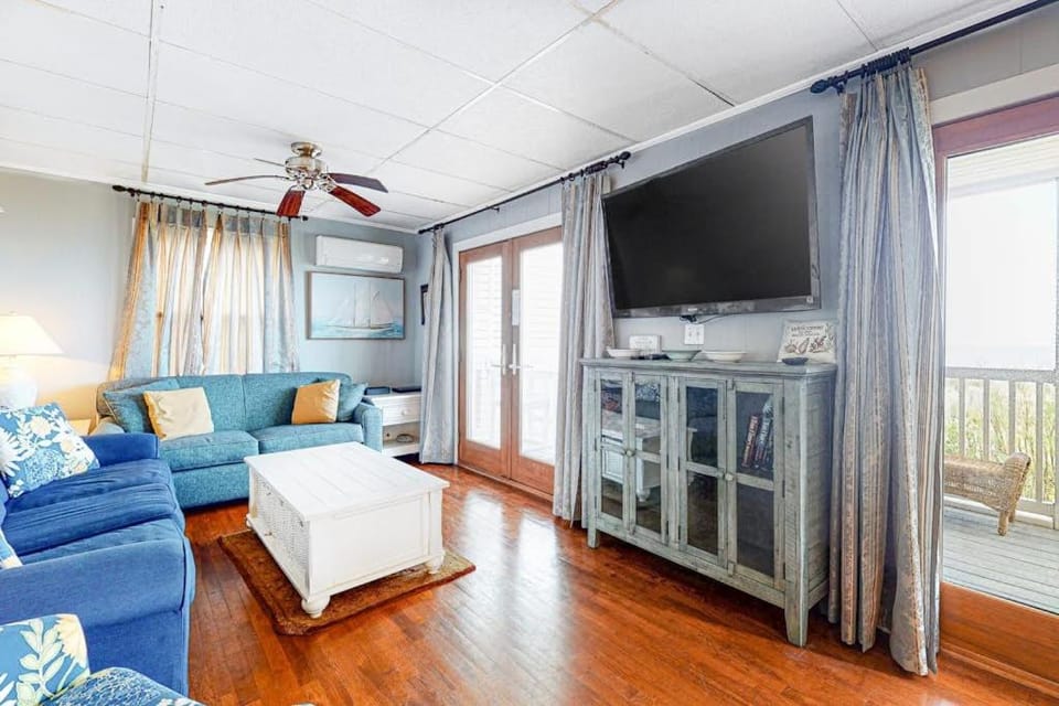 Oceanfront Happy House duplex with WiFi washer & dryer ocean views & beach access House in Ocean City