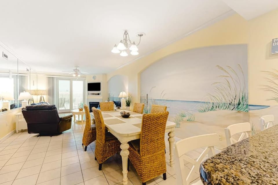 Gorgeous condo in oceanfront complex with pool hot tub WiFi & central AC House in Ocean City