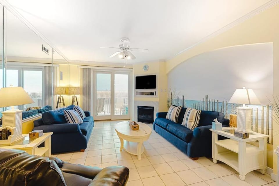 Gorgeous condo in oceanfront complex with pool hot tub WiFi & central AC House in Ocean City