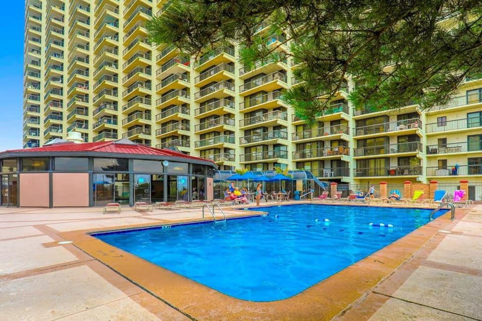Beach-view well-equipped condo with balcony pools gym & tennis House in Ocean City