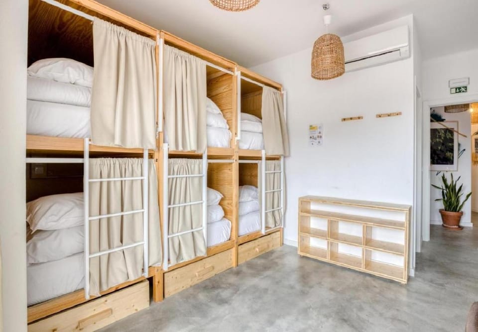 Bedroom, bunk bed