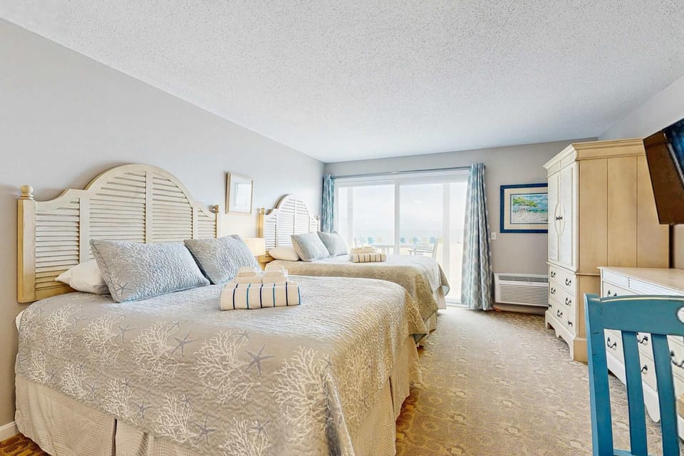 Oceanfront coastal escape at Sandbars with serene views AC Apartment in North Truro