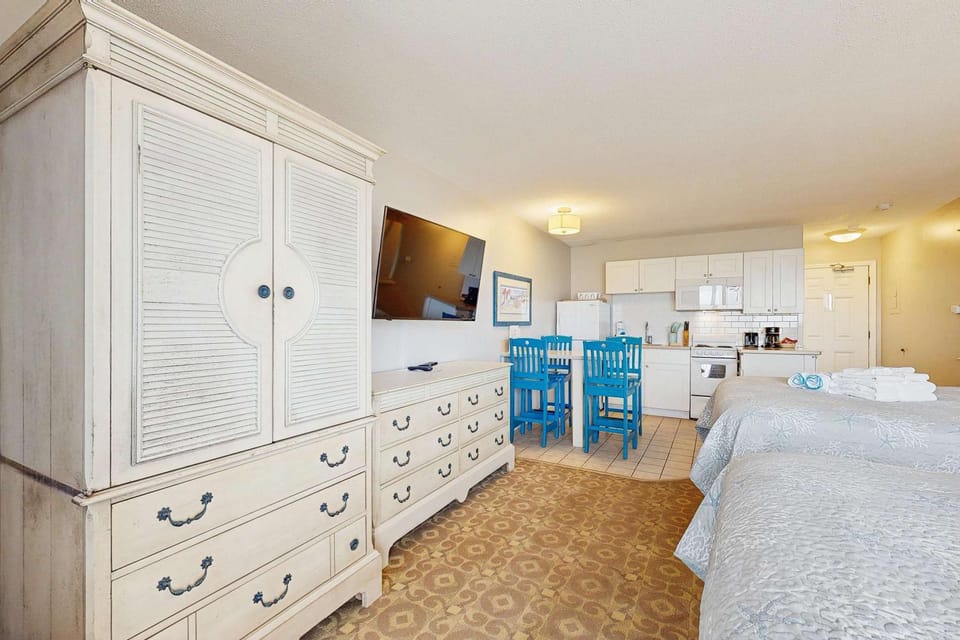 Oceanfront coastal escape at Sandbars with serene views AC Apartment in North Truro
