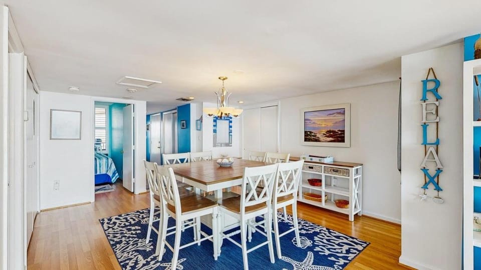 Steps to the beach - oceanfront condo with pool balconies & AC House in Ocean City