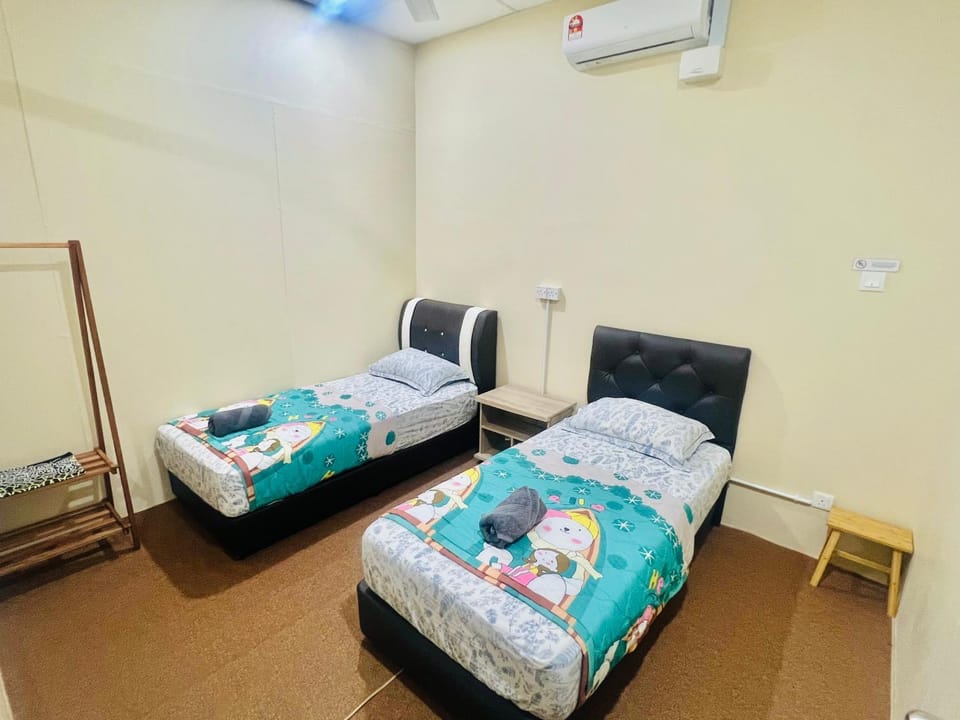 Bed, Photo of the whole room, Bedroom, towels, air conditioner