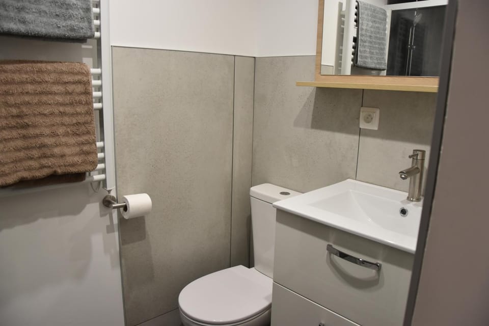 Shower, Toilet, Bathroom