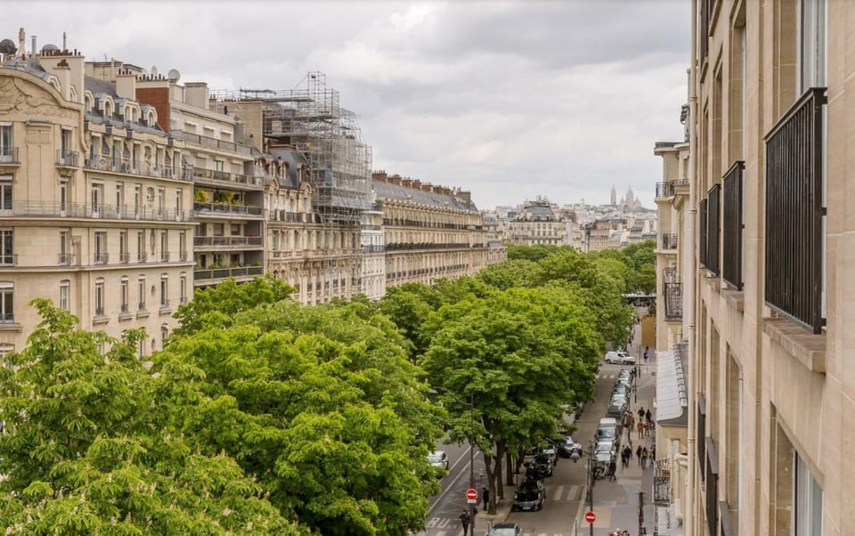 Apartment Avenue Montaigne Front Seine Apartment in Paris