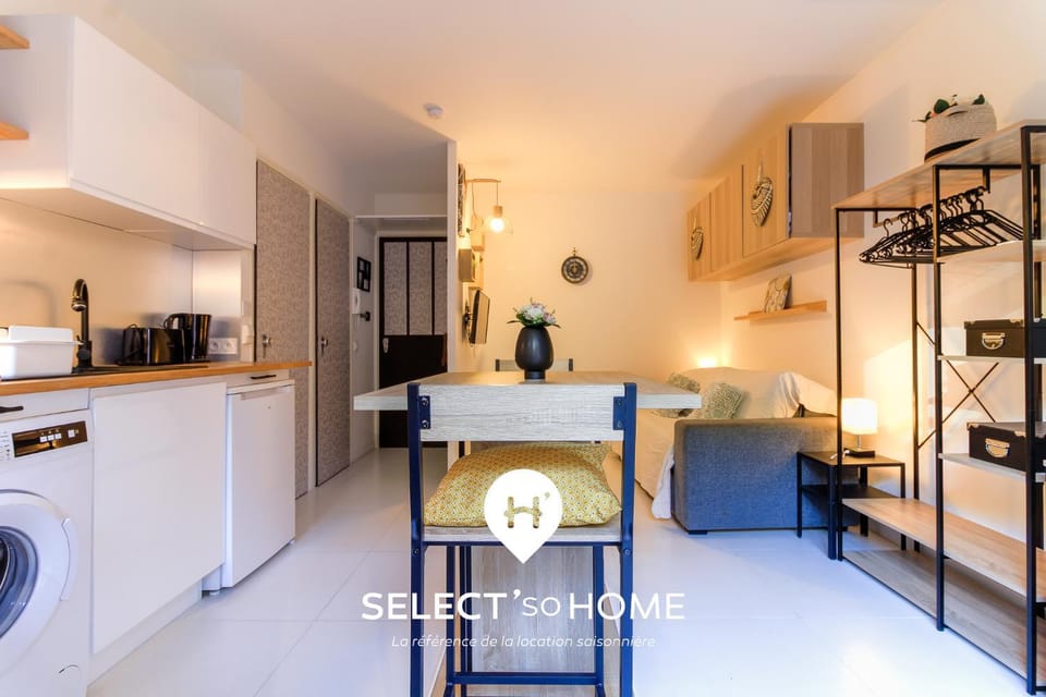 Kitchen or kitchenette, Dining area, dishwasher, pet friendly, stove, toaster, washing machine
