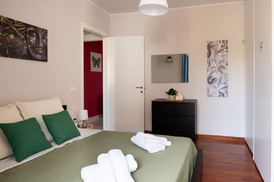 Bed, Photo of the whole room, Bedroom, towels, wardrobe