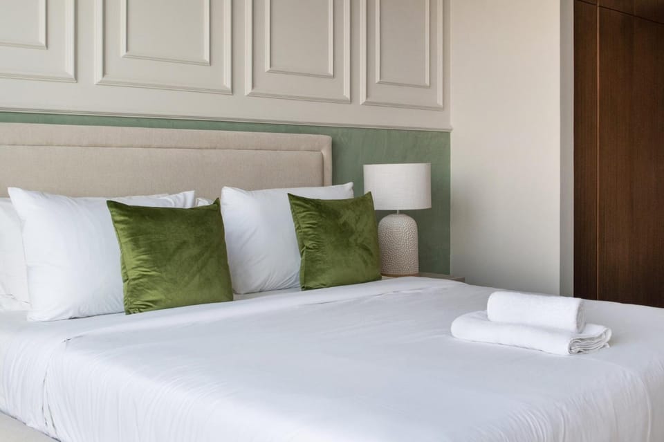 GuestReady - 1BR | Burj Khalifa & Canal Views Apartment in Dubai