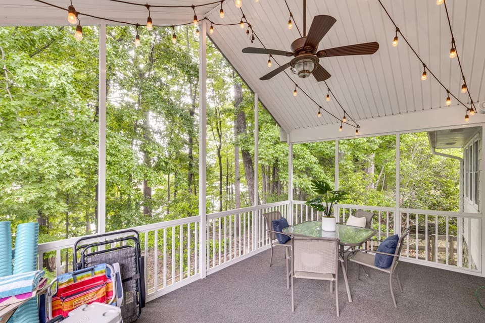 Dock w/ Deep Water Levels! Home on Lake Hartwell House in Lake Hartwell