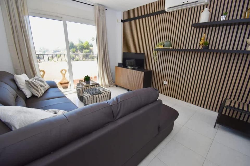 Seaview Apartment Walk to Beach Apartment in Costa del Sol
