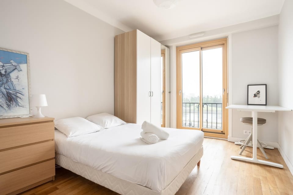 Photo of the whole room, Seating area, Bedroom