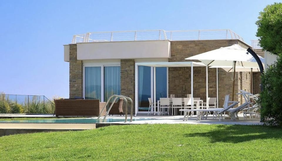 Property building, Swimming pool