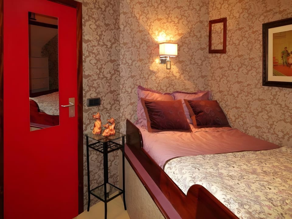 Property building, Living room, Bedroom