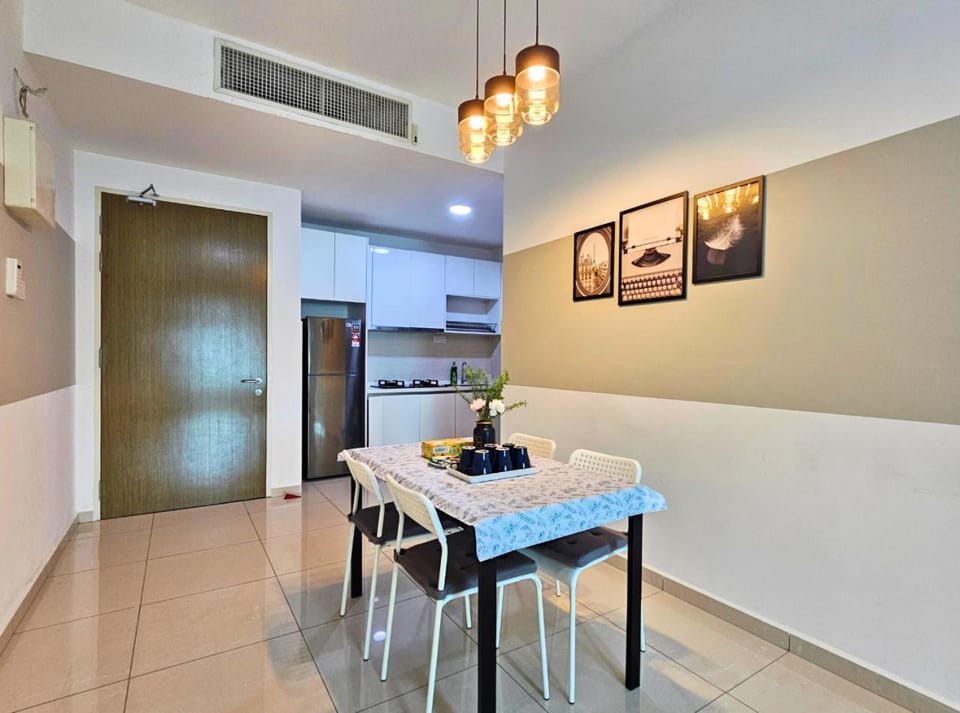 Dining area, kitchen