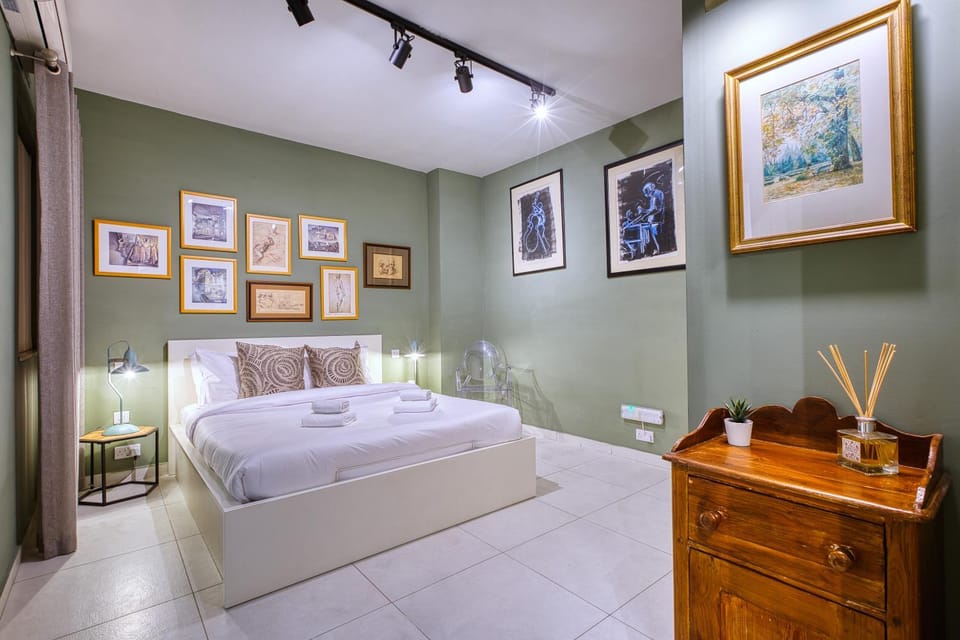 Chic 2 Bedroom in Balluta, St Julians by SF Homes Apartment in Sliema