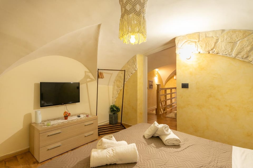 Communal lounge/ TV room, Bed, TV and multimedia, Photo of the whole room, Bedroom, towels