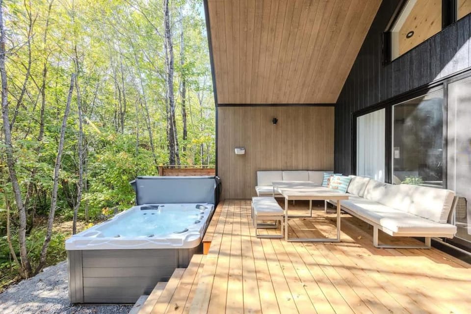 Skova - Nordic Harmony - Spa & Forest View Chalet in Quebec