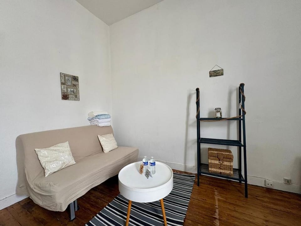 Pelleport - T2 avec 1 Chambre 1 Canapé Lit 1 Salle de Bain Apartment in Bordeaux