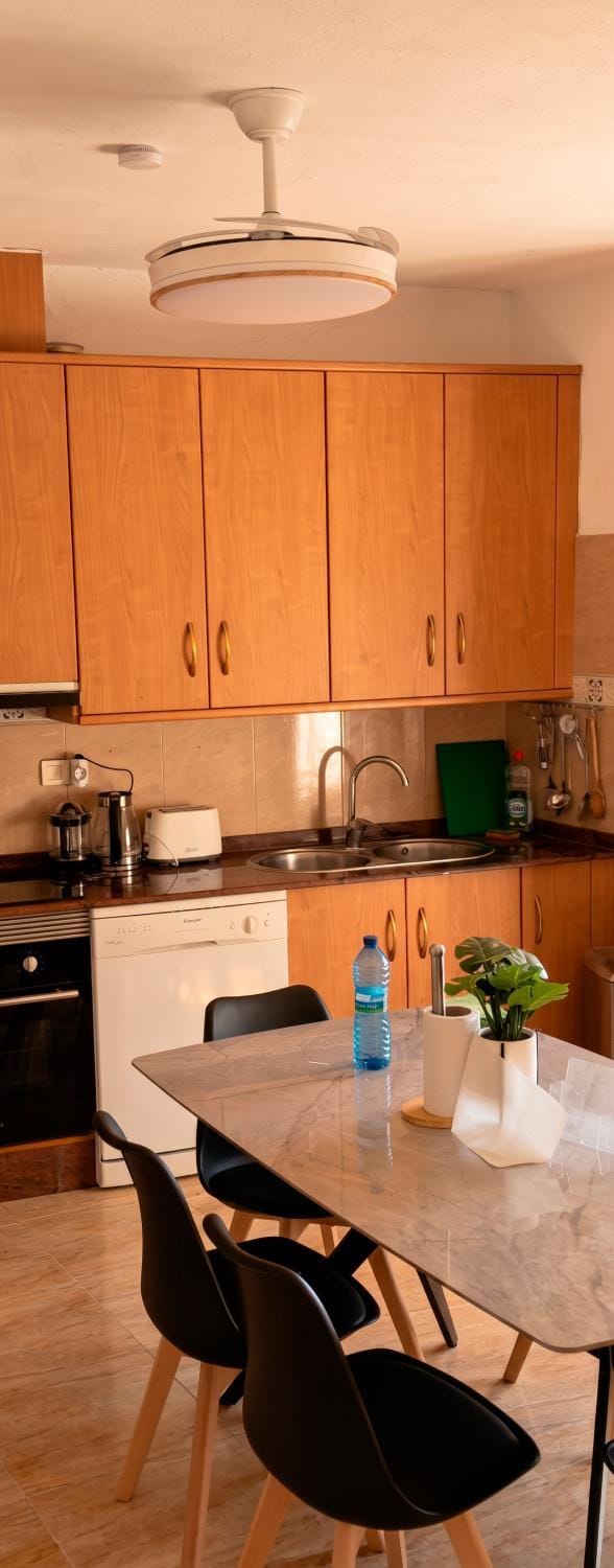Kitchen or kitchenette, Dining area, pet friendly, stove