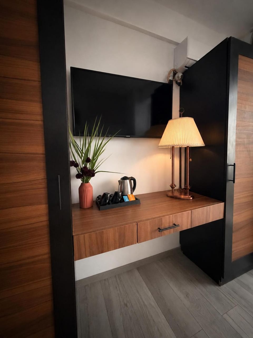 Bed, Coffee/tea facilities, Photo of the whole room, Bedroom