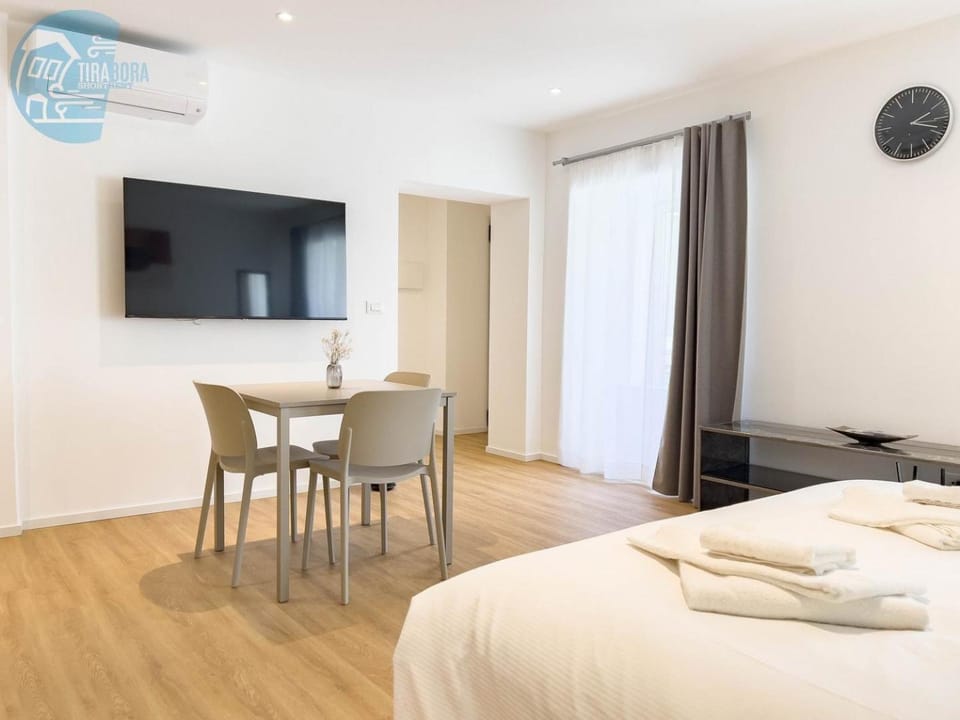 Imbriani 10B Tirabora Short Rent Apartment in Trieste