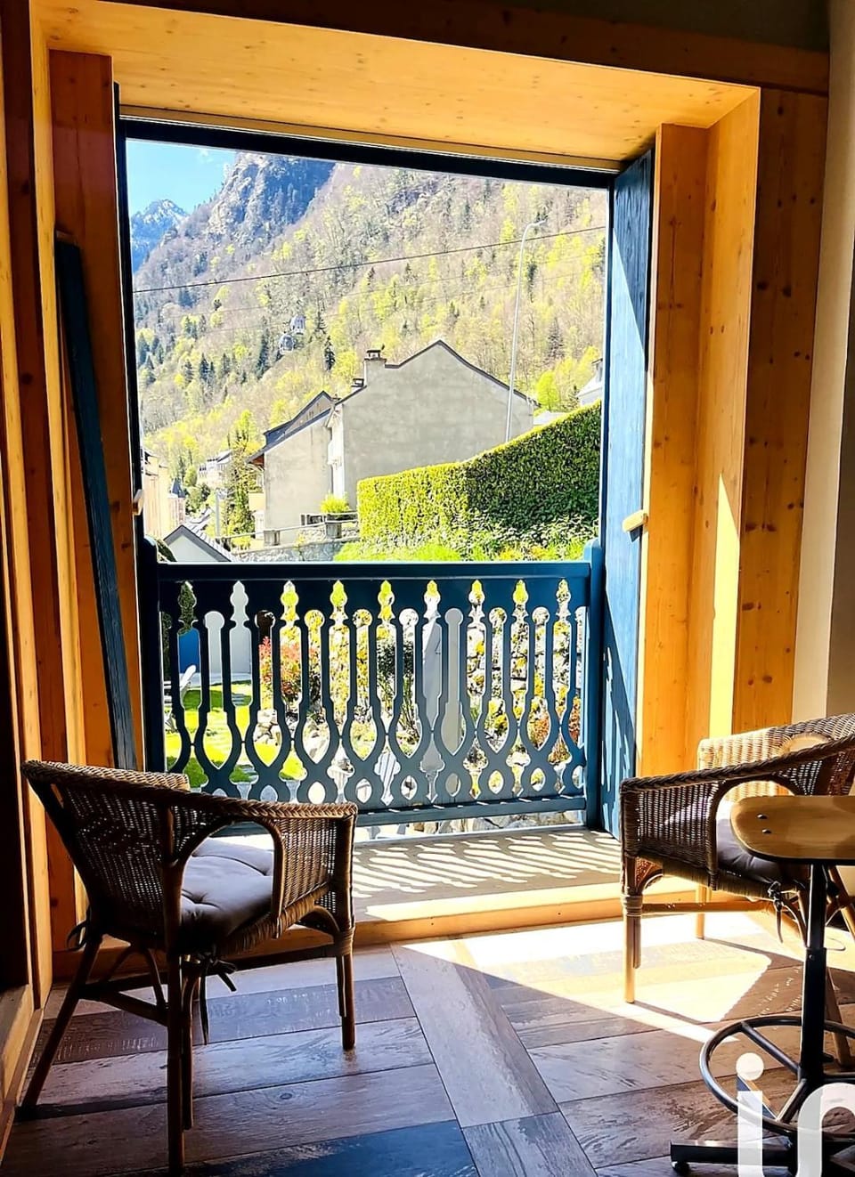 View (from property/room), Balcony/Terrace, Seating area, Mountain view