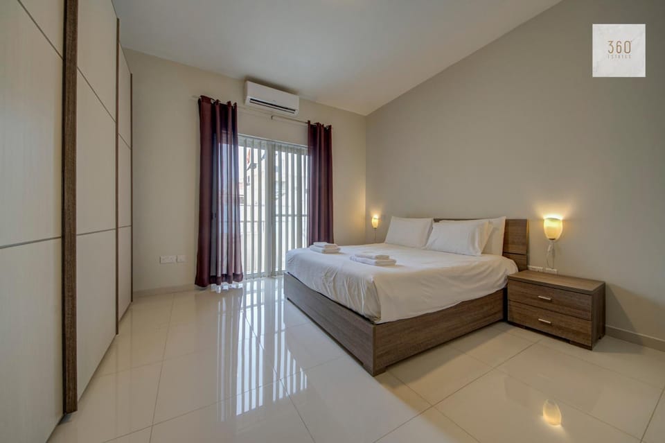 Bed, Photo of the whole room, Bedroom, air conditioner