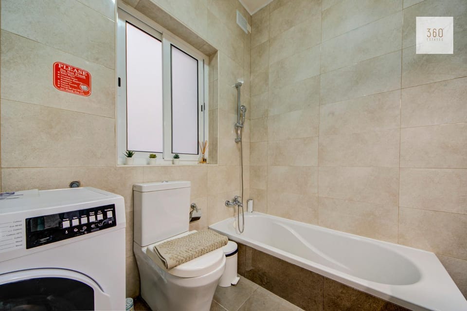 Bathroom, Bath, towels, washing machine, dryer