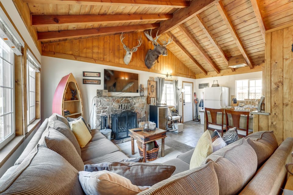 2 Mi to Big Bear Lake! Quiet Cabin w/ Yard & Grill Cabin in Southern California