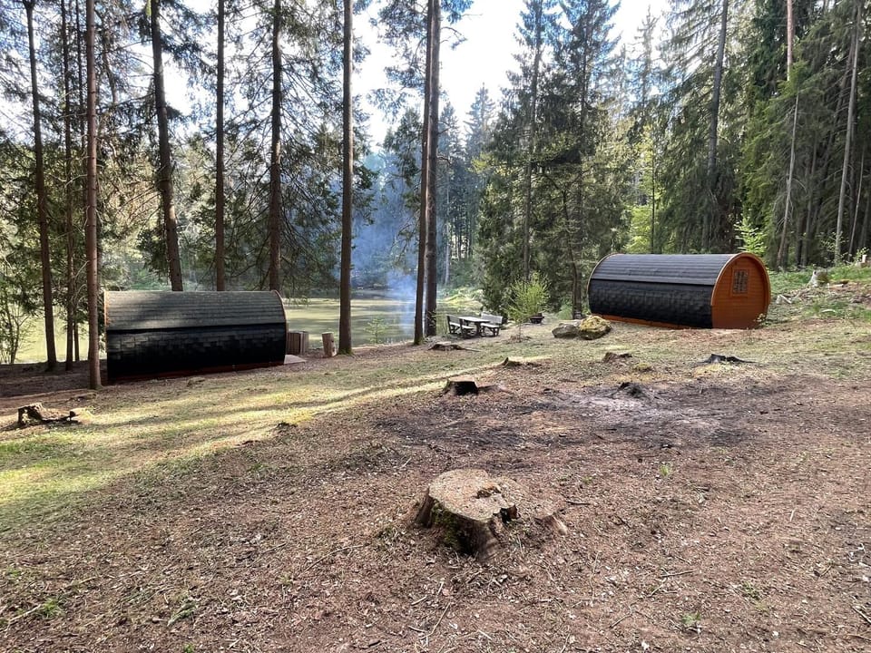 Netradiční spaní v sudu u rybníka 1 Luxury tent in South Bohemian Region