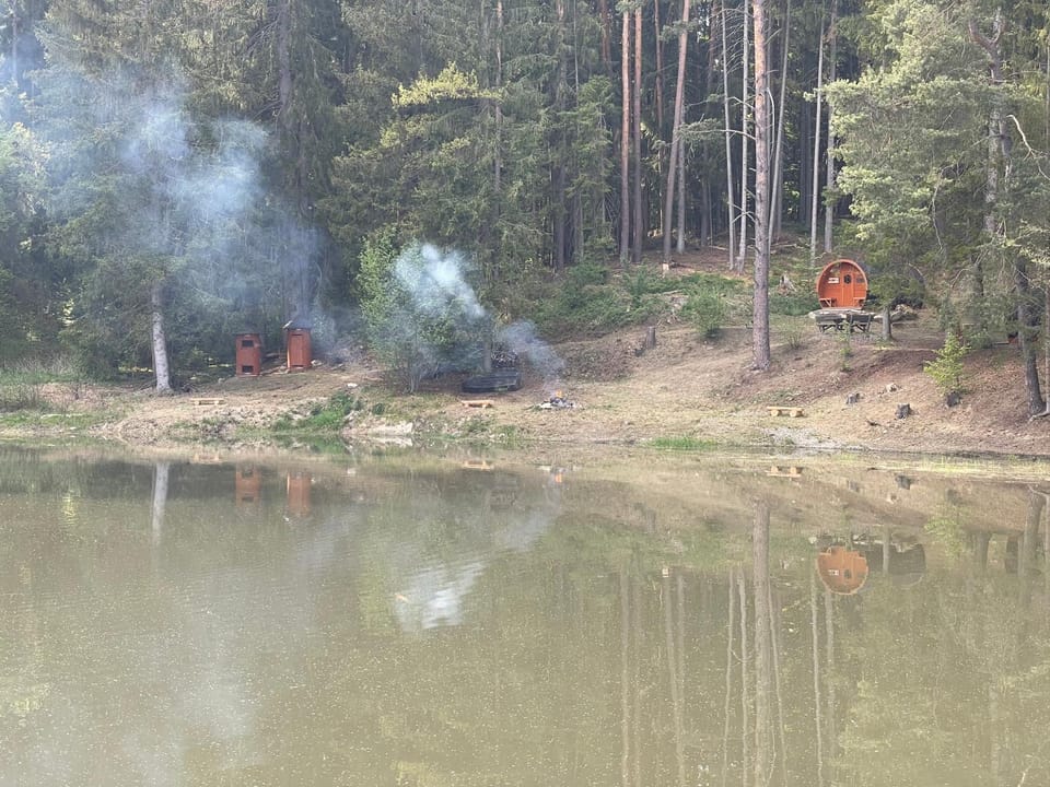 Netradiční spaní v sudu u rybníka 1 Luxury tent in South Bohemian Region