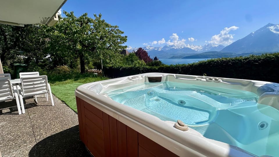 Nearby landmark, Hot Tub, Mountain view