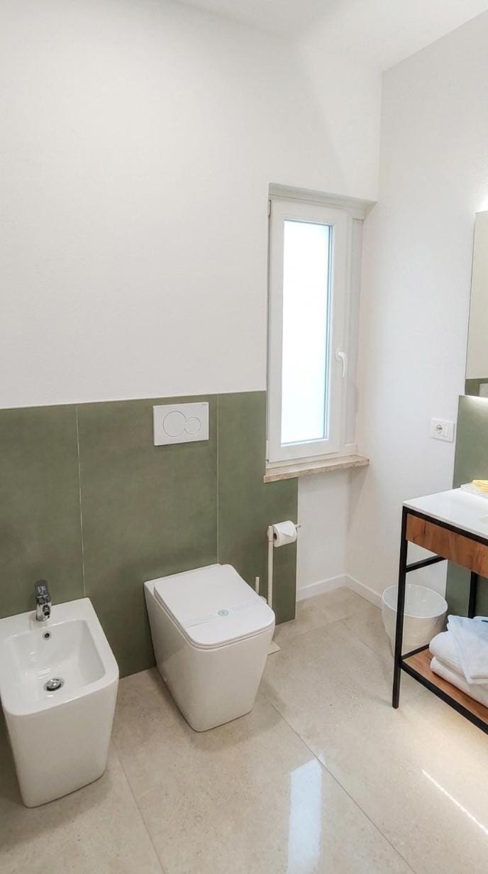 Toilet, Bathroom, bidet, towels