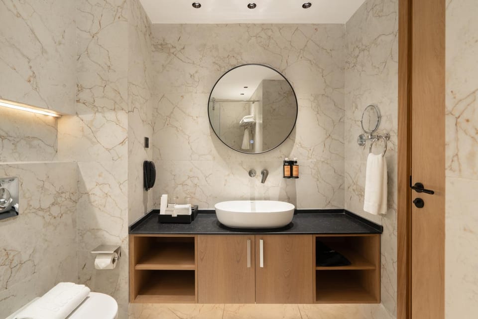 Toilet, Bathroom, towels
