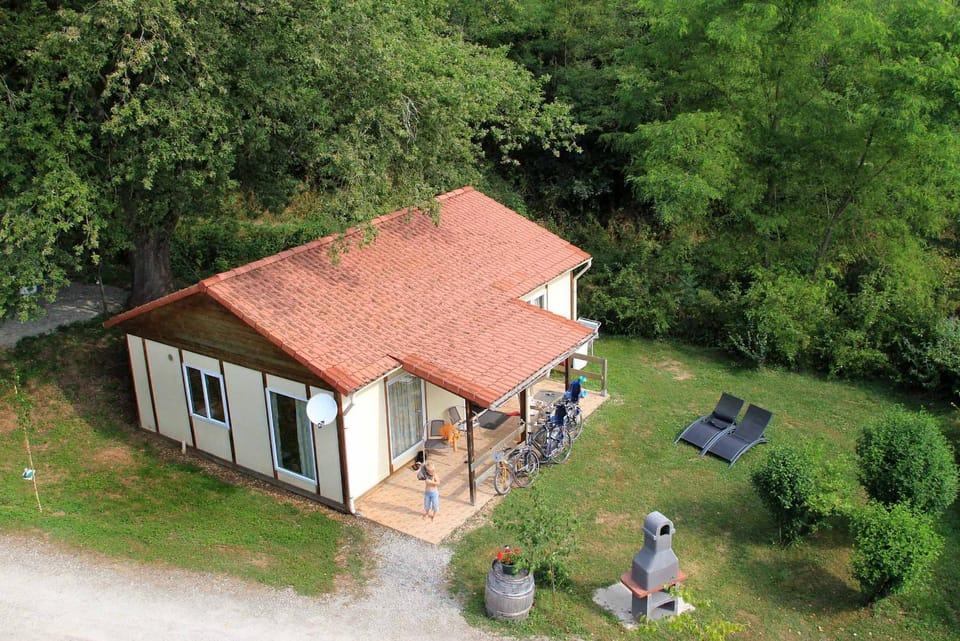 La Bonne Vie Bungalow & Gîte Campground/ 
RV Resort in Bourgogne-Franche-Comté