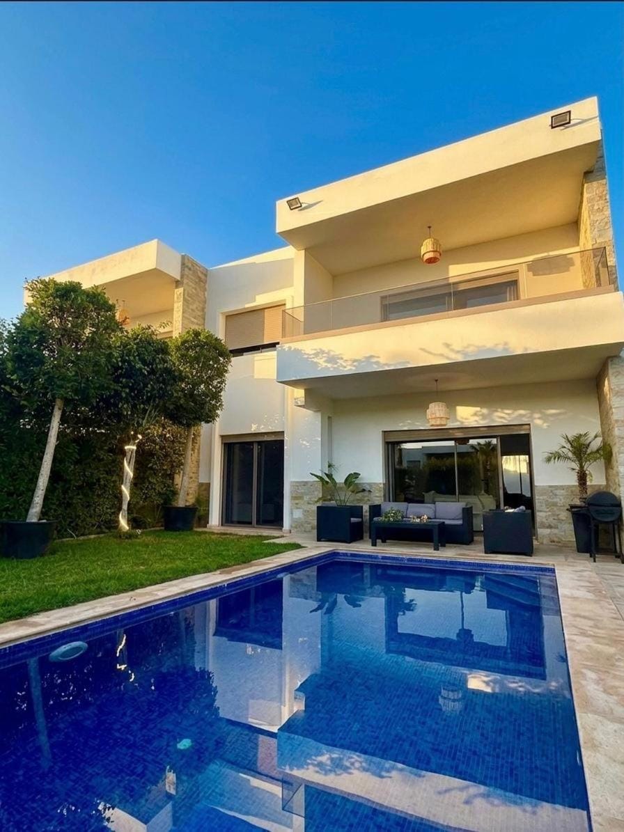 Villa SILYA -4 chambres-piscine-40 min de Casablanca Villa in Casablanca-Settat