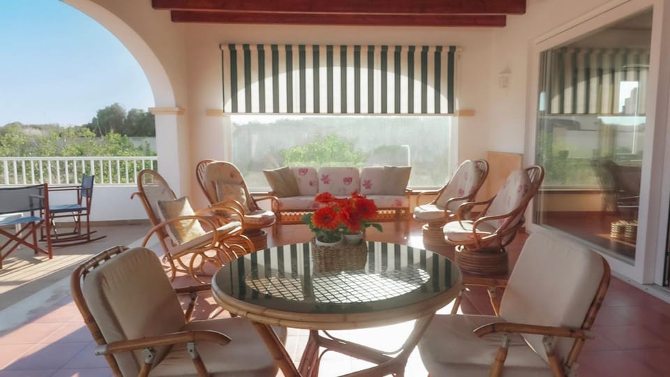 Patio, Facade/entrance, Day, Summer, Balcony/Terrace, On site, furniture