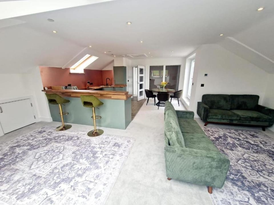 Kitchen or kitchenette, Living room, Seating area, minibar