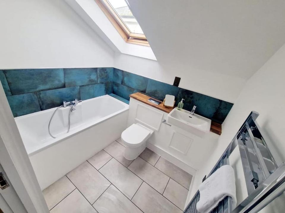 Toilet, Bathroom, Bath, towels