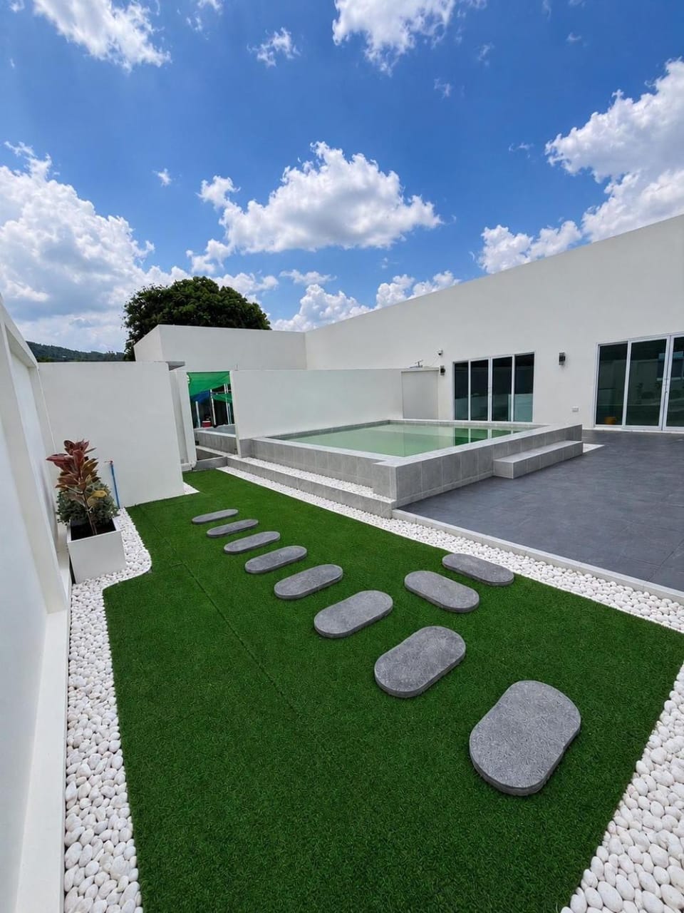 Property building, Swimming pool