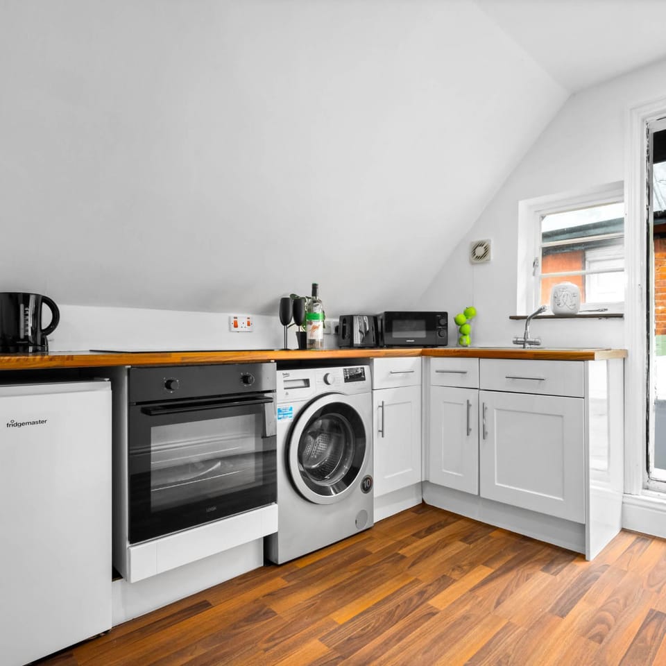 Kitchen or kitchenette, washing machine